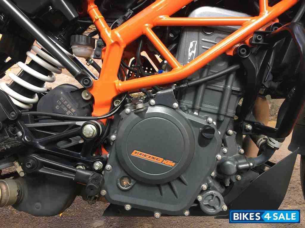 Orange KTM Duke 250