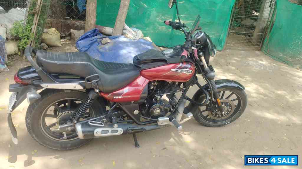 Red Bajaj Avenger Street 160 BS6