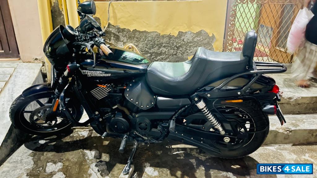 Glossy Black Harley Davidson Street 750