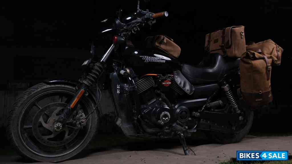 Glossy Black Harley Davidson Street 750
