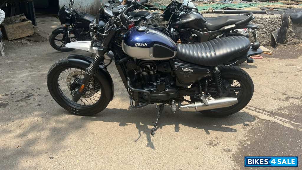 Yezdi Scrambler Dual Tone