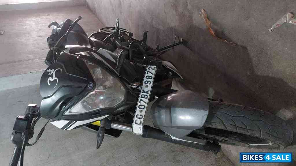 White Bajaj Pulsar NS200