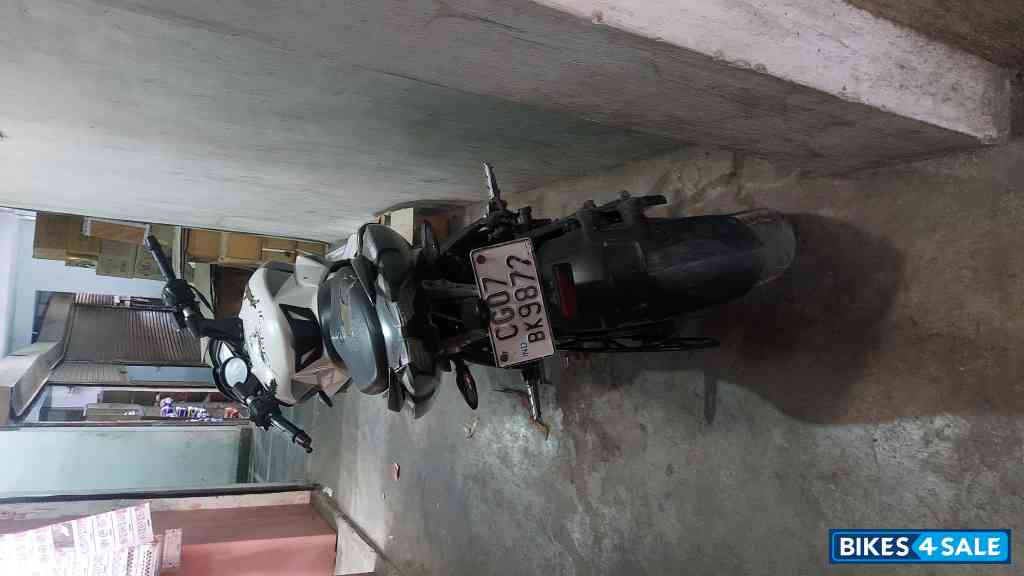 White Bajaj Pulsar NS200