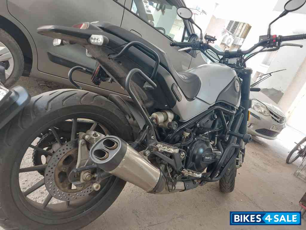 Benelli Leoncino 500 BS6