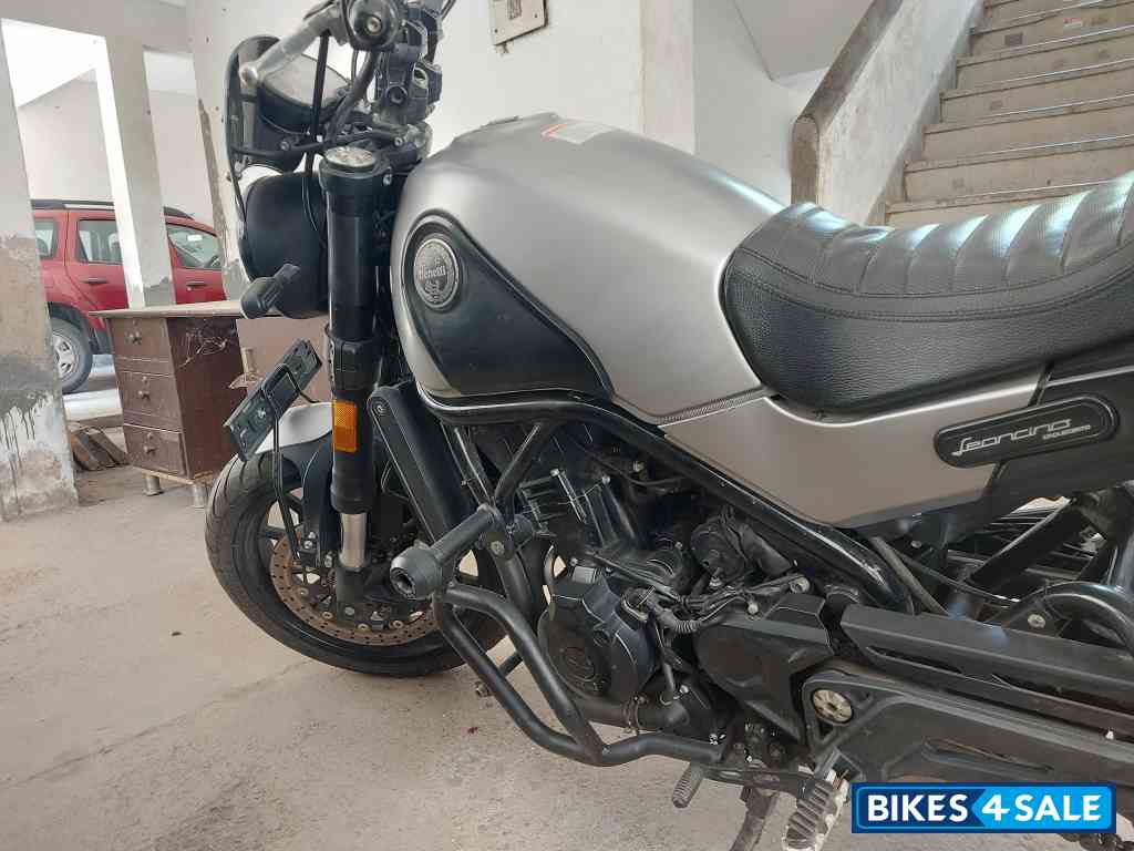 Benelli Leoncino 500 BS6
