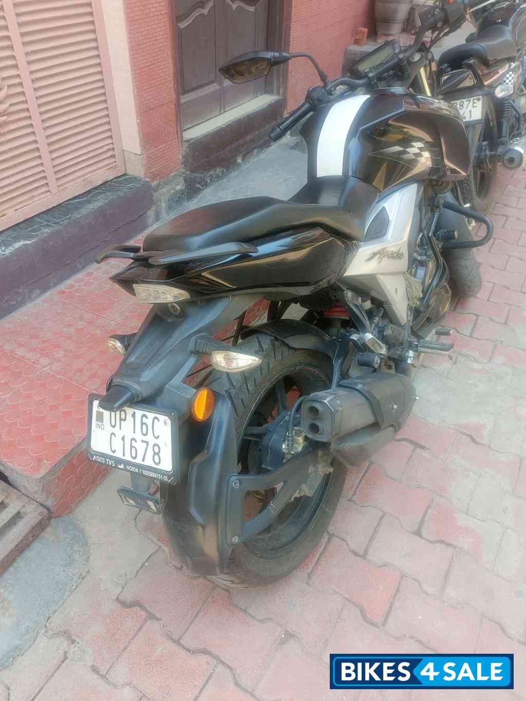 Black TVS Apache RTR 160 4V