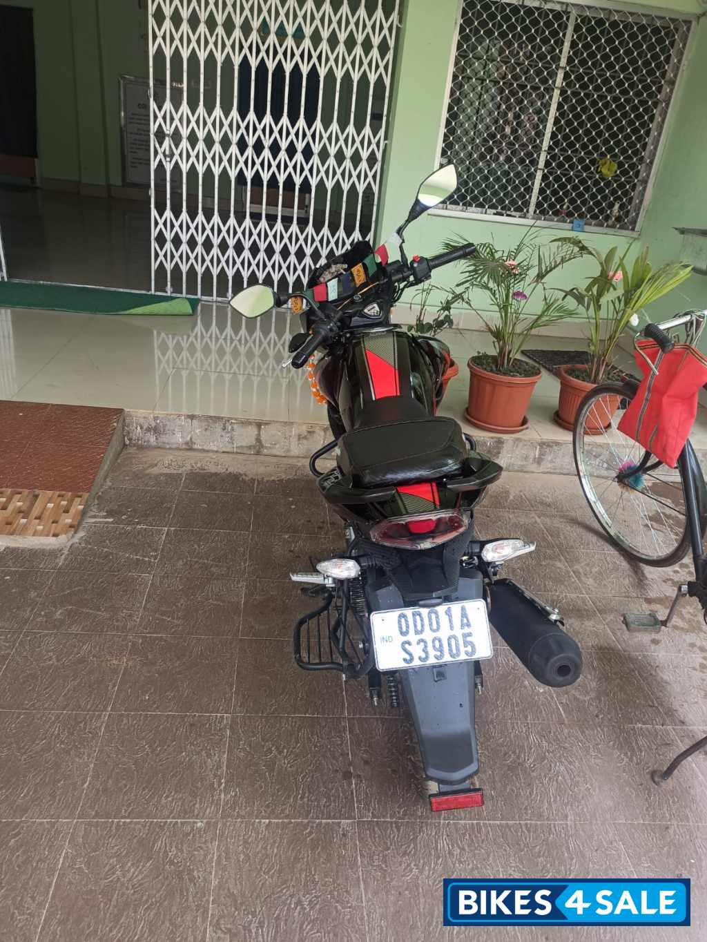 Black TVS Apache RTR 160 BS VI