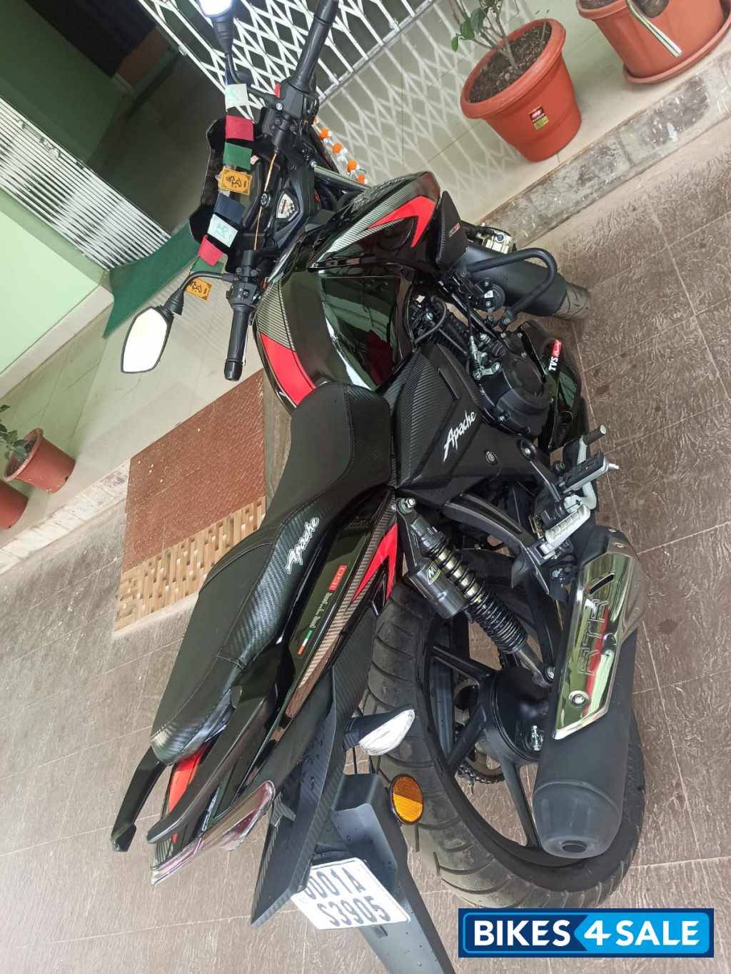 Black TVS Apache RTR 160 BS VI