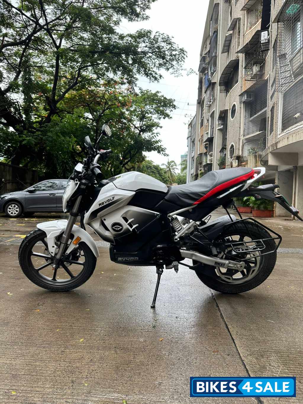 Revolt RV 400 Revolt RV 400