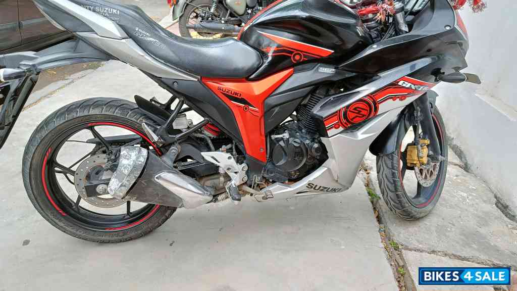 Suzuki Gixxer SF Fi