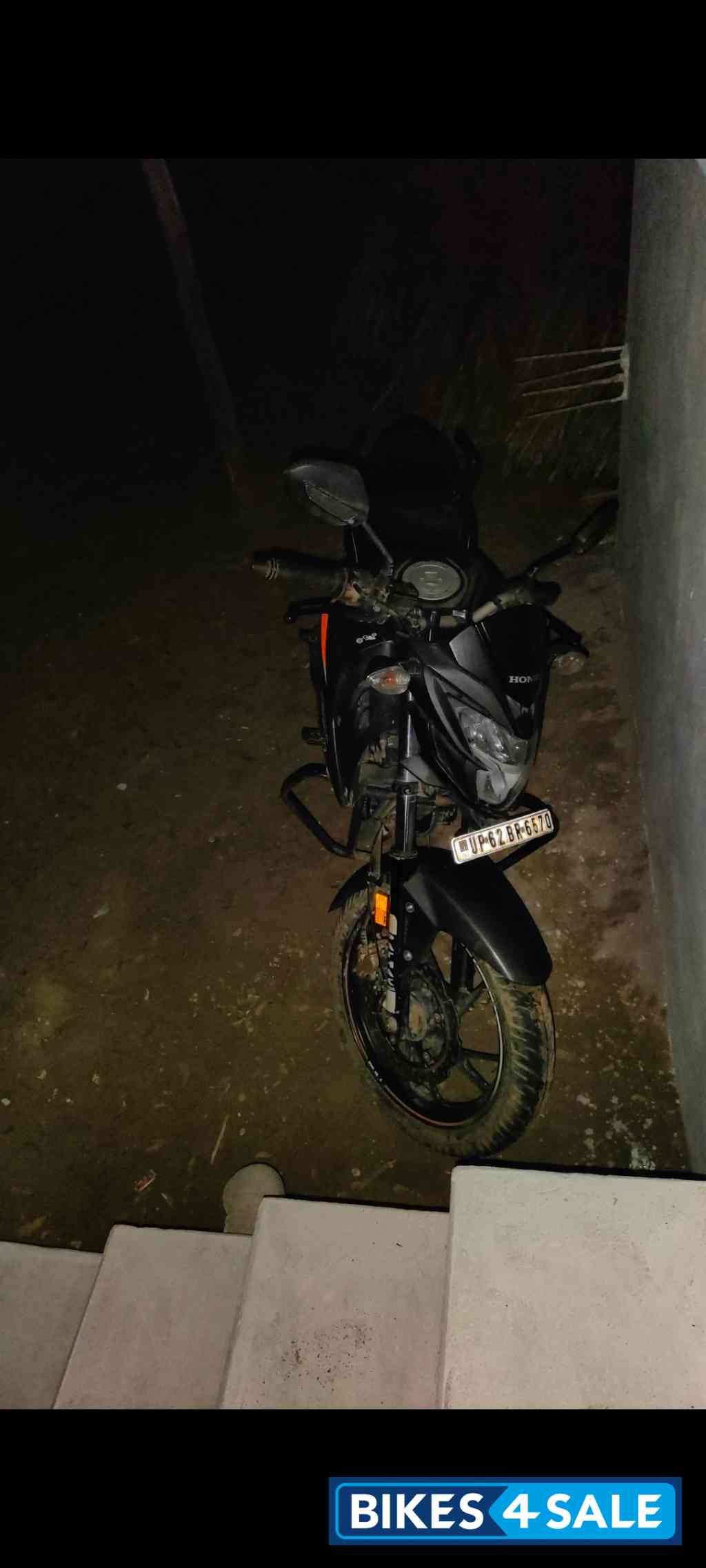 Orange Honda CB Hornet 160R ABS