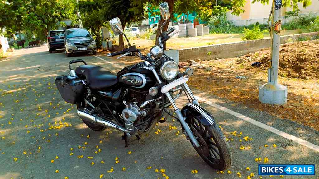 Black Bajaj Avenger Cruise 220