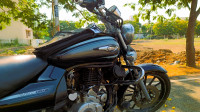 Black Bajaj Avenger Cruise 220