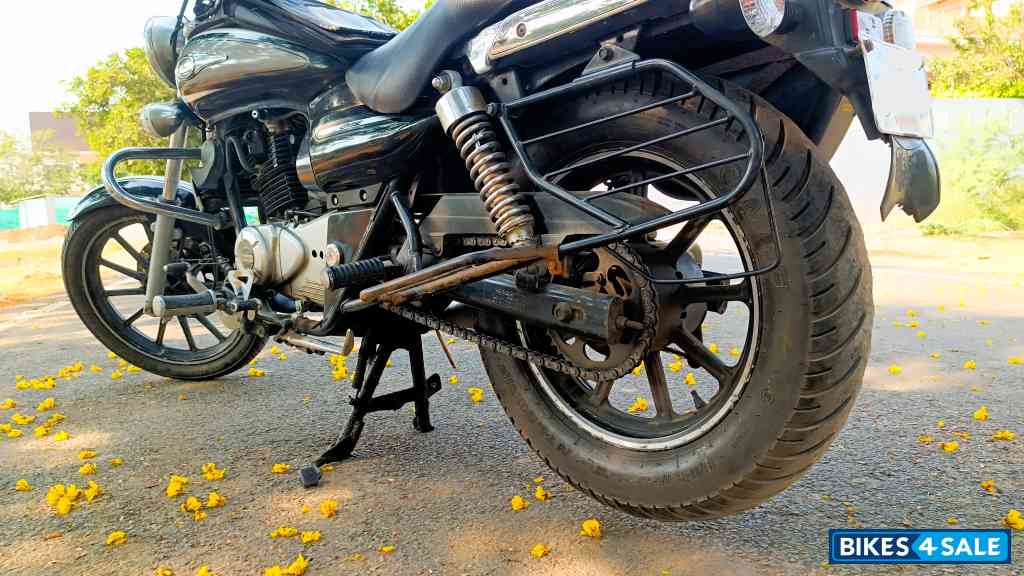 Black Bajaj Avenger Cruise 220