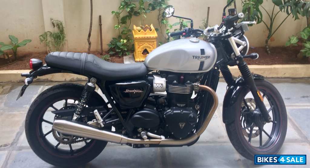 Triumph Street Twin