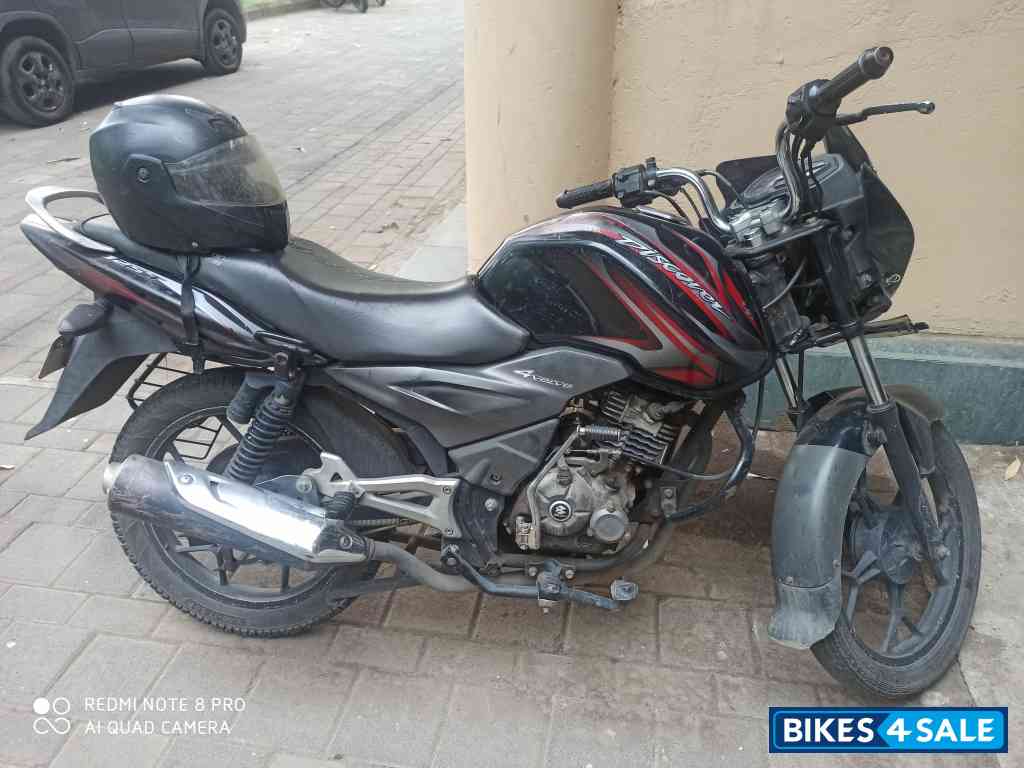 Black Bajaj Discover 125T
