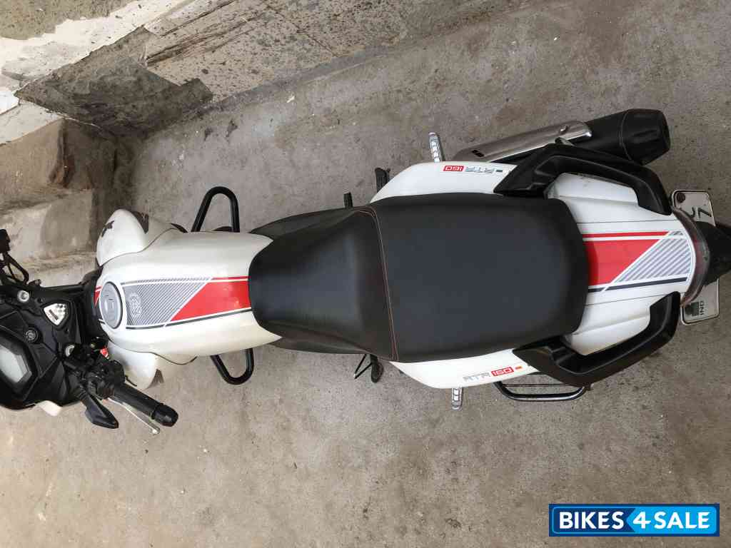 White TVS Apache RTR 160 BS VI