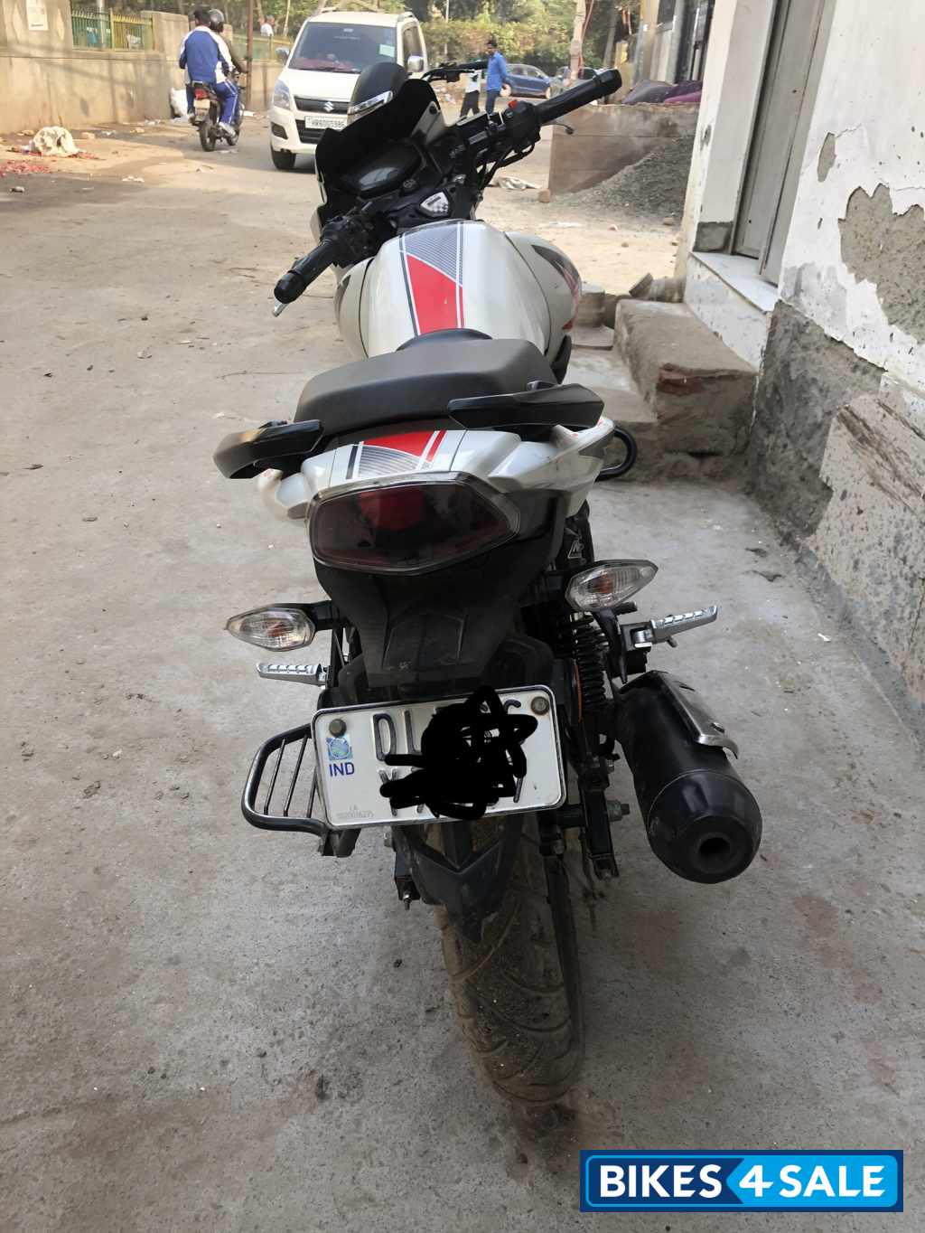 White TVS Apache RTR 160 BS VI