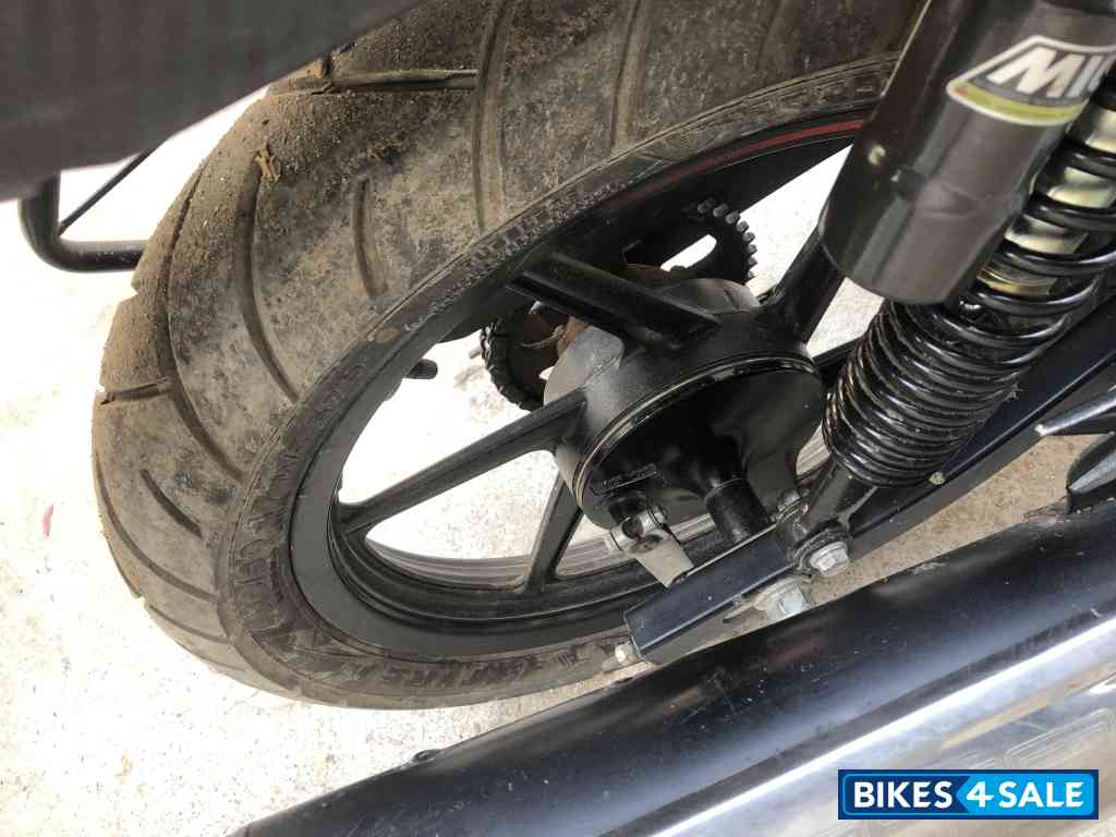 White TVS Apache RTR 160 BS VI