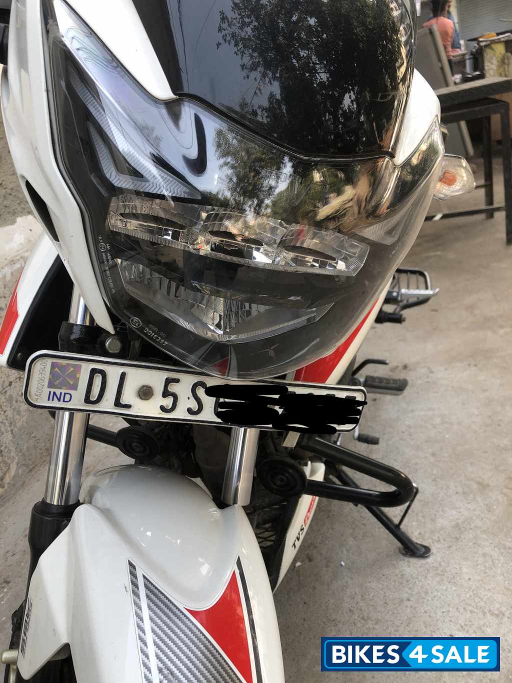 White TVS Apache RTR 160 BS VI