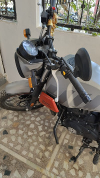 Graphite Red Royal Enfield Scram 411