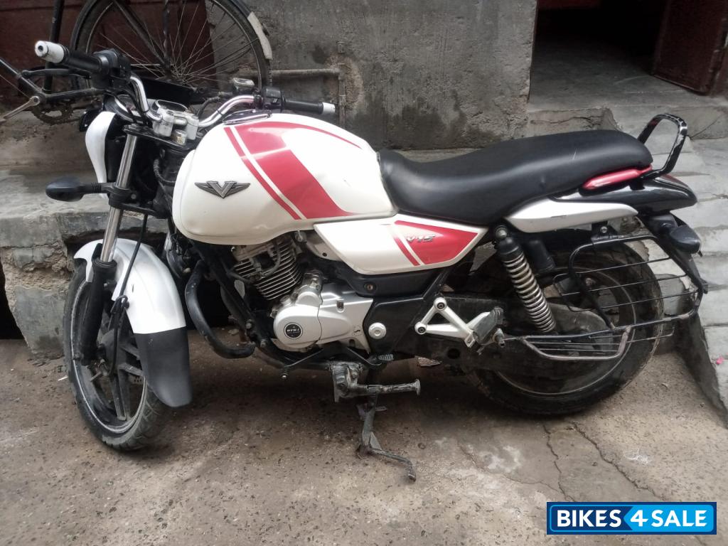 Bajaj V15
