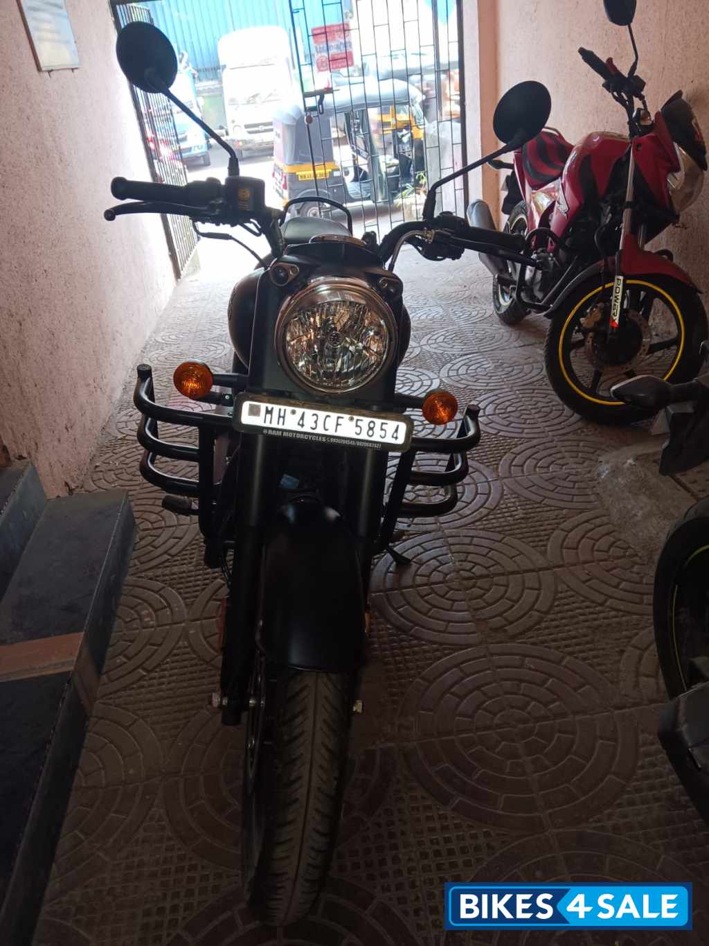 Royal Enfield Classic Stealth Black