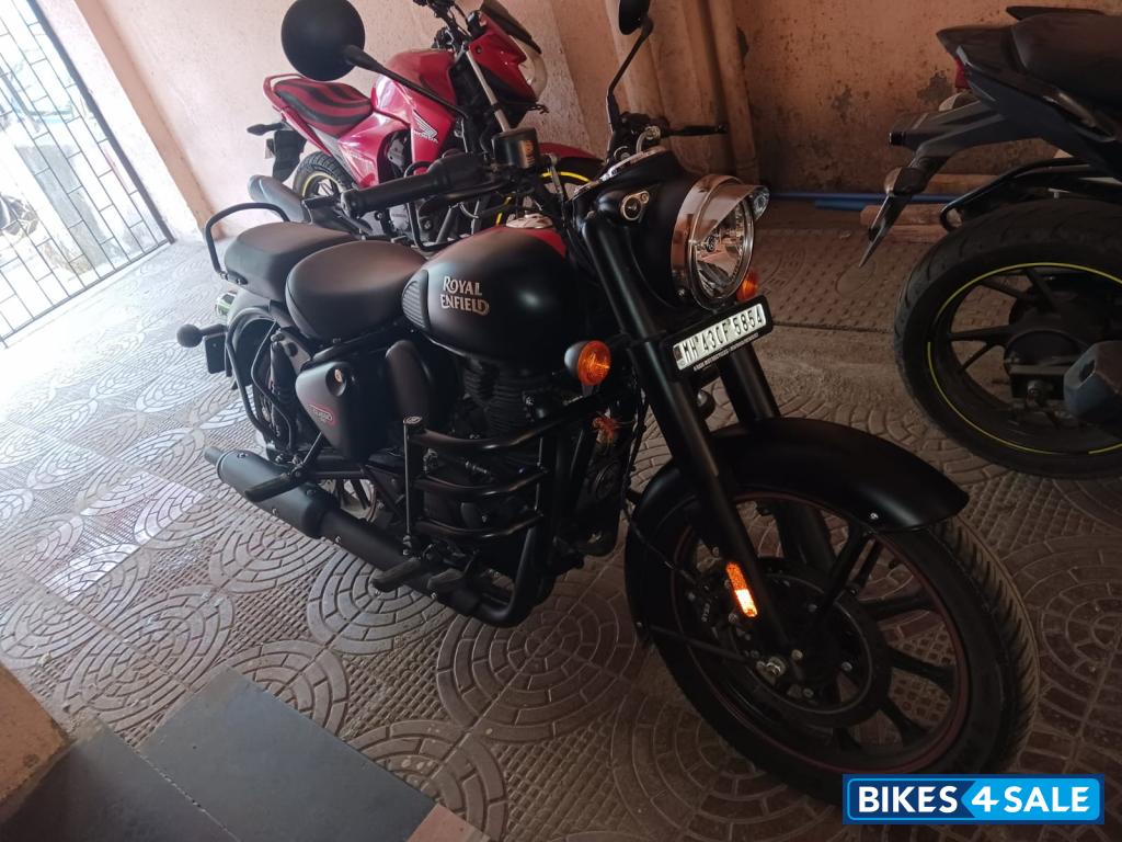Royal Enfield Classic Stealth Black