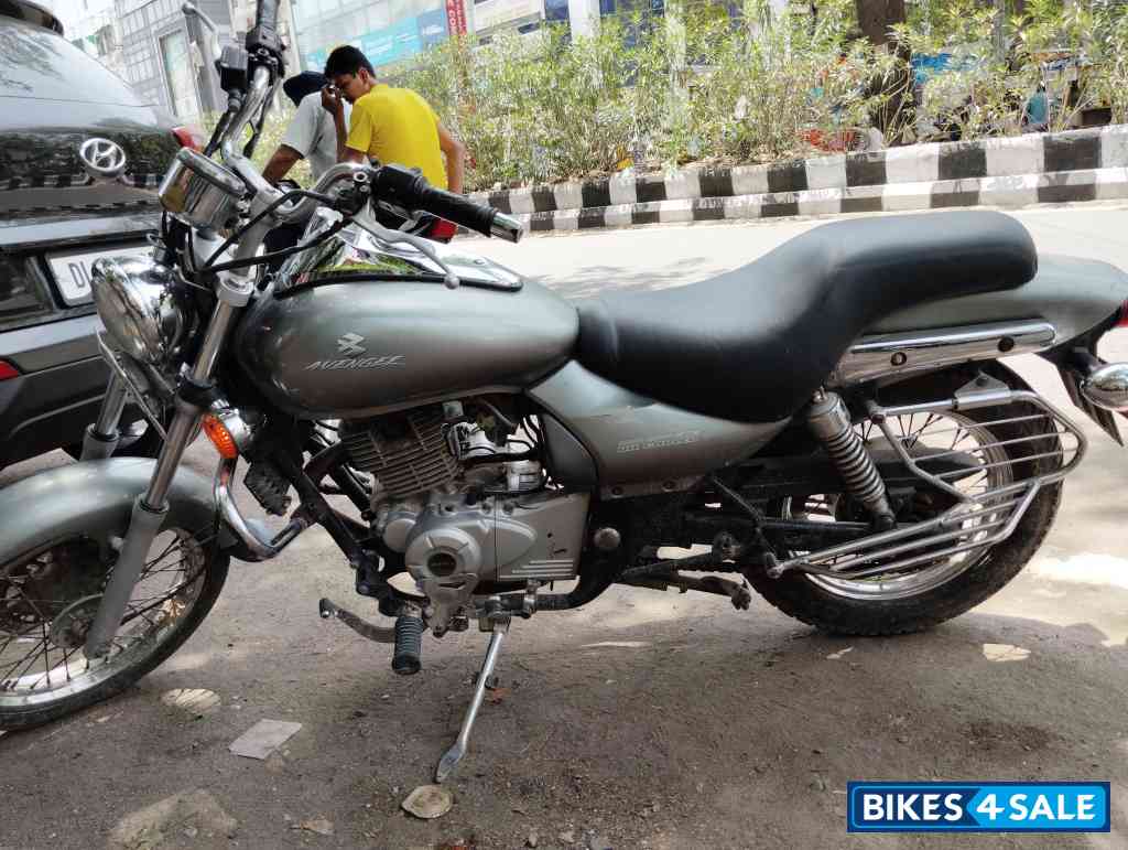 Bajaj Avenger 220 DTS-i