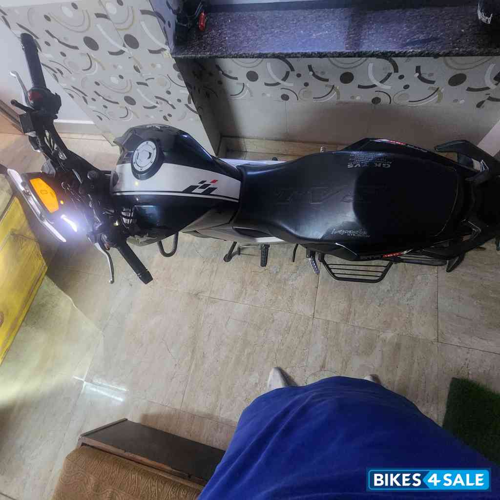 TVS Apache RTR 160 4V BS6