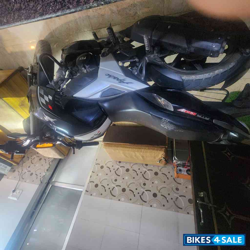 TVS Apache RTR 160 4V BS6