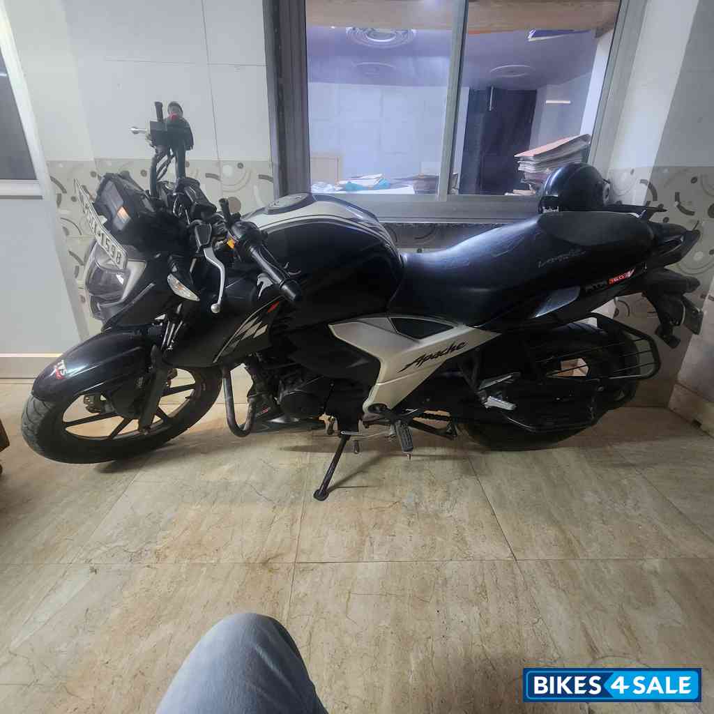 TVS Apache RTR 160 4V BS6