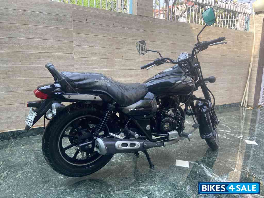 Bajaj Avenger 180 DTS-i
