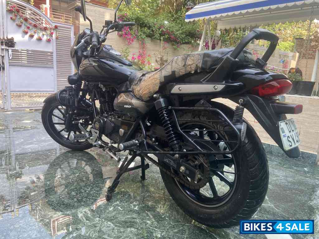Bajaj Avenger 180 DTS-i