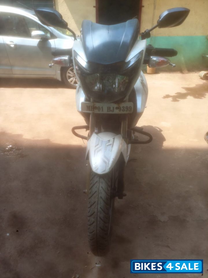 White TVS Apache RTR 180 White TVS Apache RTR 180