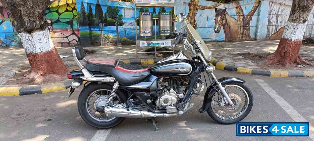 Black Bajaj Avenger Cruise 220
