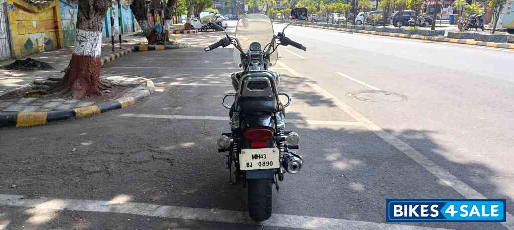 Black Bajaj Avenger Cruise 220