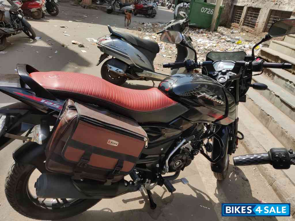 Bajaj Pulsar 125 Neon Disc Single Seat
