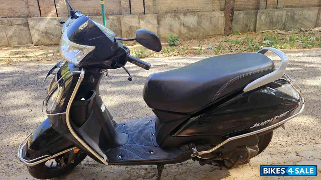 Glossy Black TVS Jupiter Glossy Black TVS Jupiter