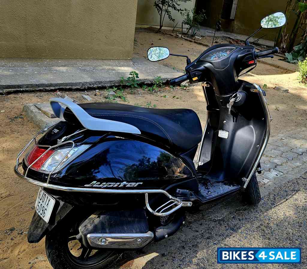 Glossy Black TVS Jupiter Glossy Black TVS Jupiter