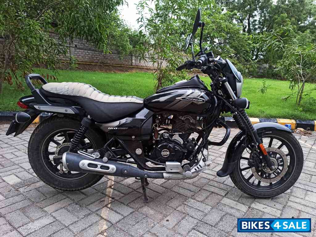 Black Bajaj Avenger Street 160 BS6