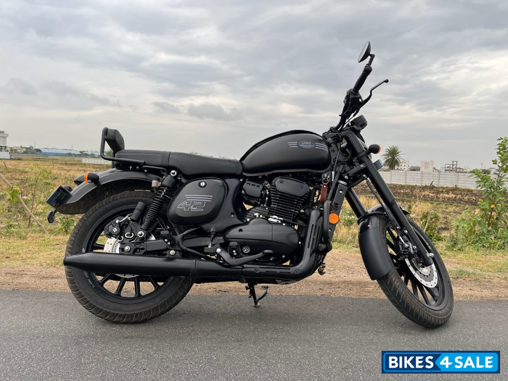 Jawa 42 Dual Channel ABS AllStar Black