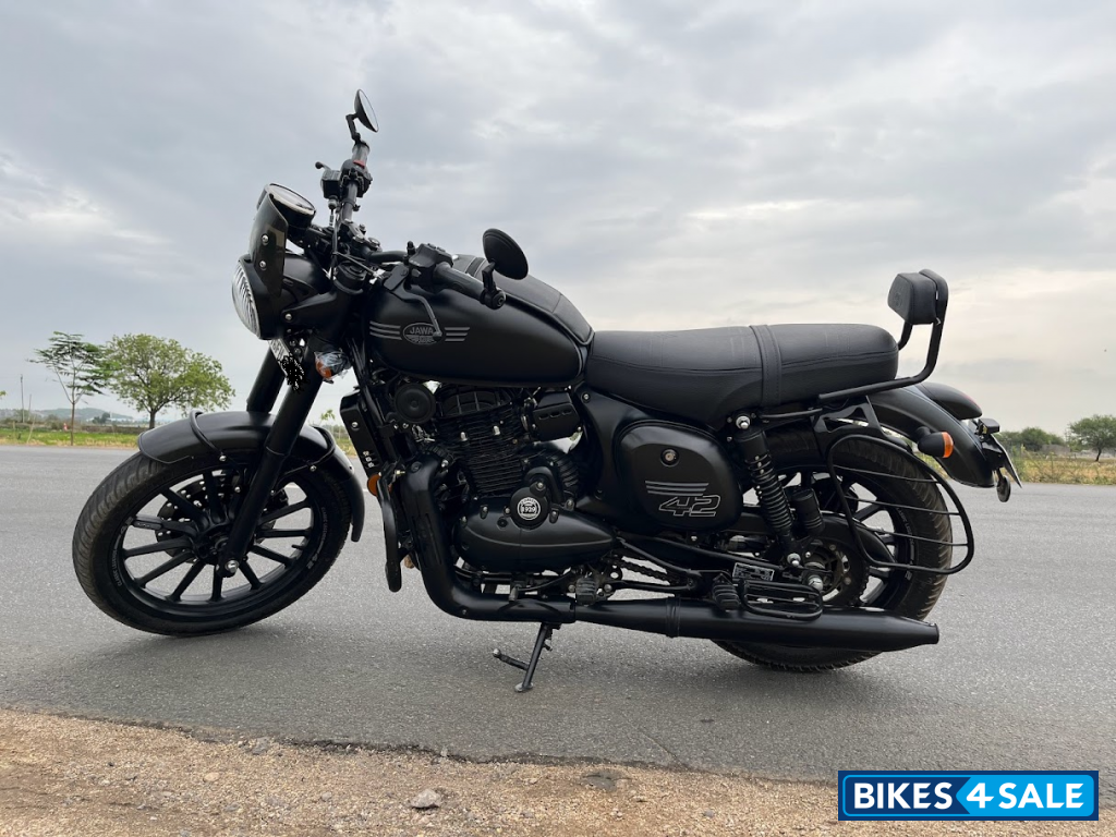 Jawa 42 Dual Channel ABS AllStar Black