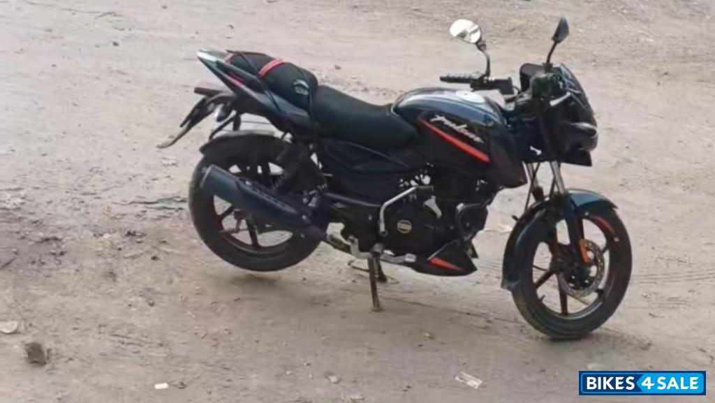 Bajaj Pulsar 125 Carbon Fibre Disc Split Seat