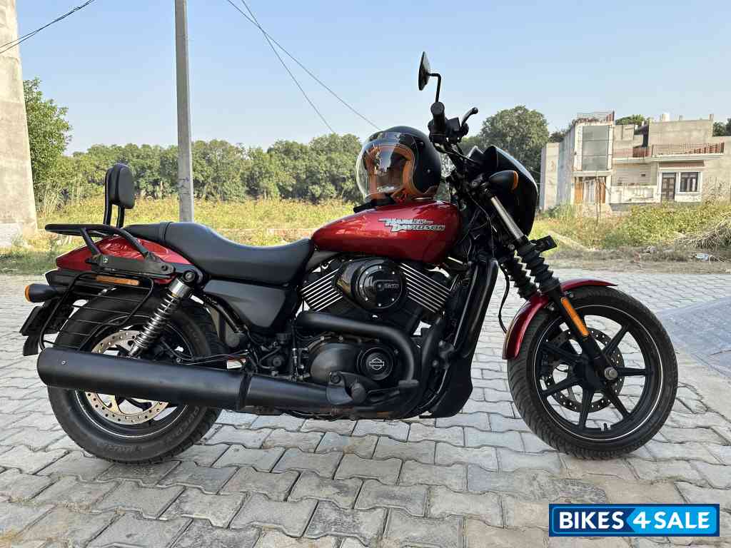 Red Harley Davidson Street 750
