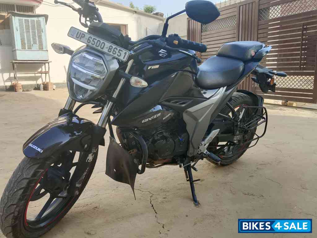 Black Suzuki Gixxer ABS