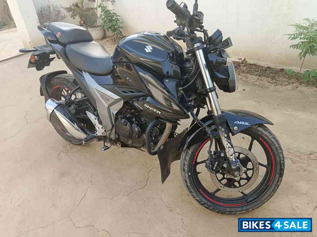 Black Suzuki Gixxer ABS