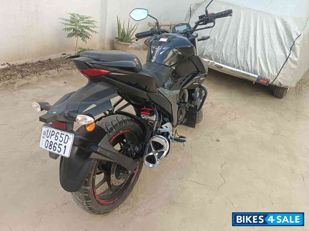 Black Suzuki Gixxer ABS