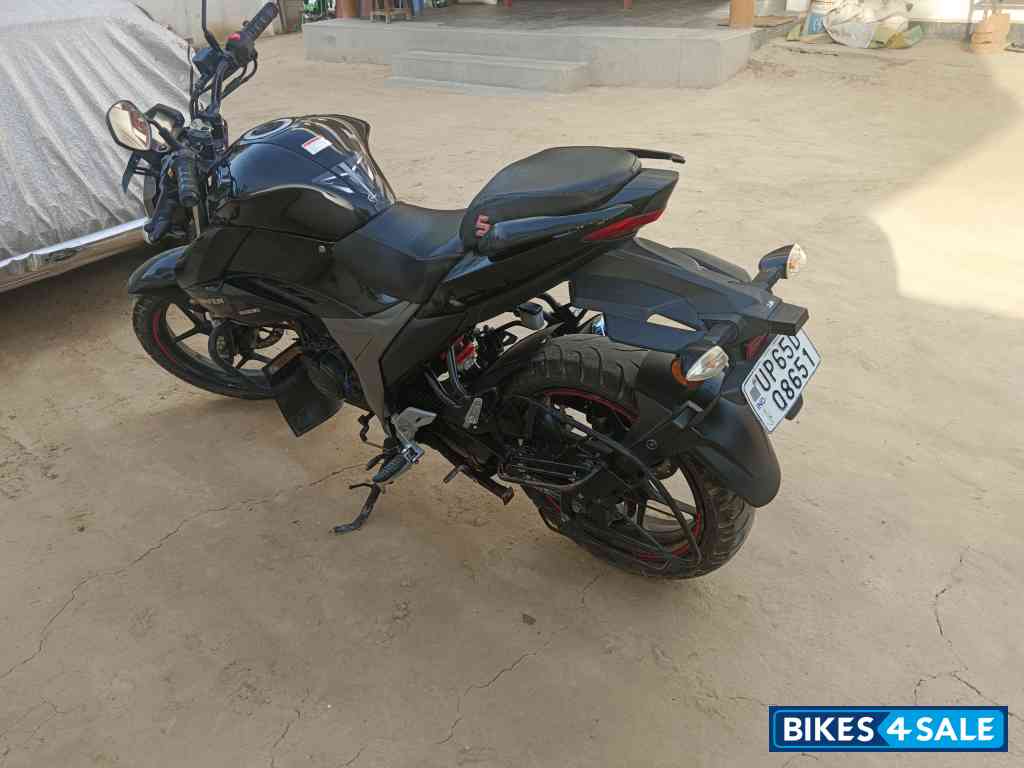 Black Suzuki Gixxer ABS