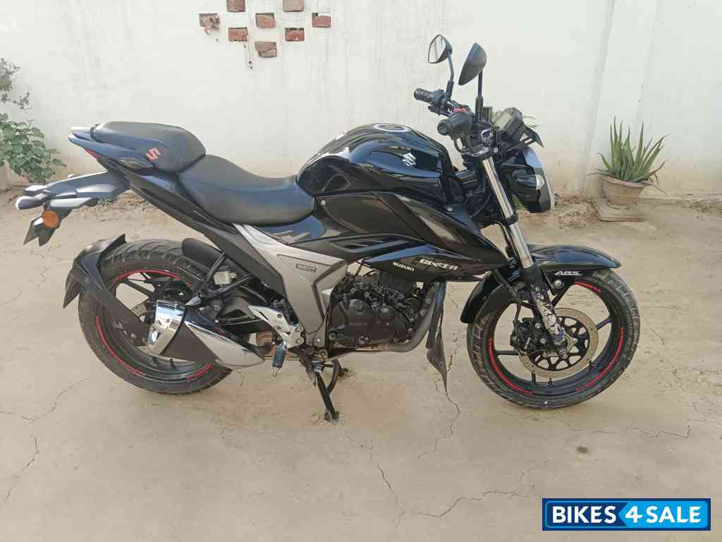 Black Suzuki Gixxer ABS